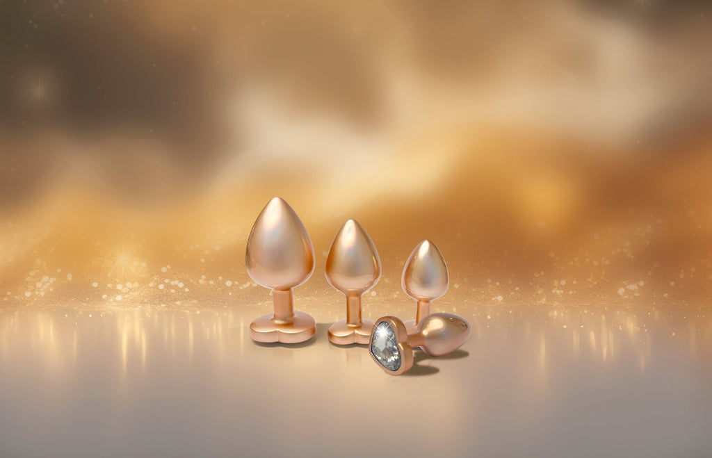 GOLD AND LUSTROUS PEARL PIN SET