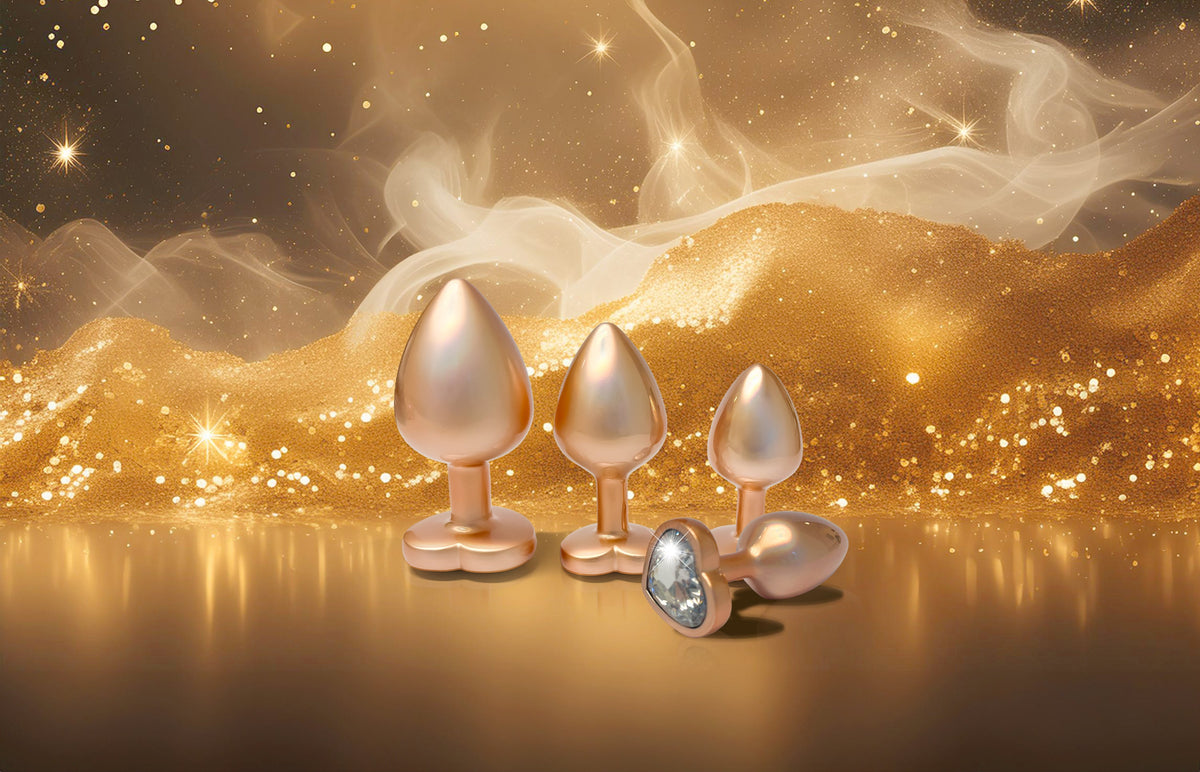 GOLD AND LUSTROUS PEARL PIN SET
