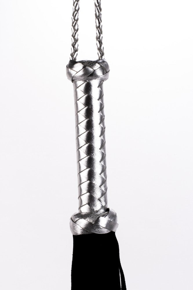 Frusta con manico in pelle metallizzata e estremità in pelle scamosciata, nera, 18"