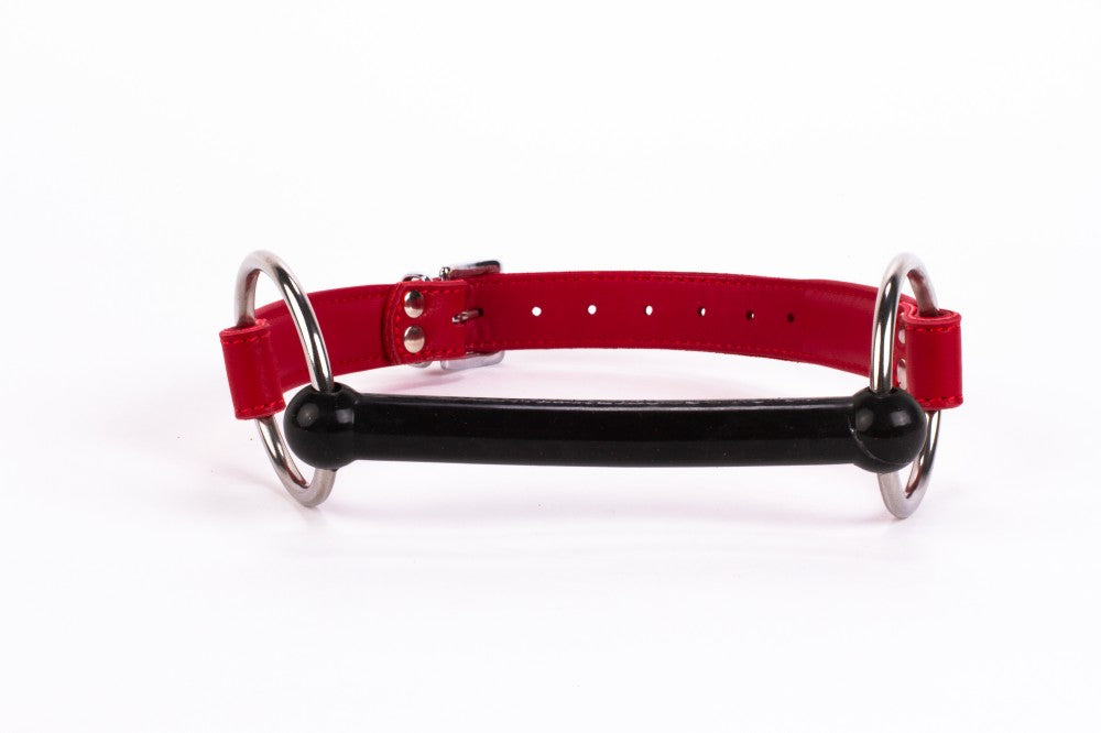 Parte superiore in morbida pelle di vitello e imbottitura in pelle di agnello con bocchino in silicone rosso