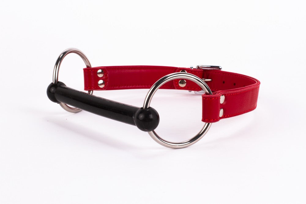 Parte superiore in morbida pelle di vitello e imbottitura in pelle di agnello con bocchino in silicone rosso
